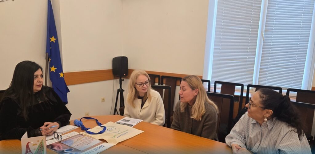 Екипът на сдружение „Енерджи – NRG“ представя модела за социална и образователна интеграция на център „Компас“ във Варна по време на работна среща.