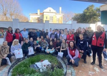 Ученици от Образователен център „Британика“ дариха над 600 коледни пакета за хора в нужда