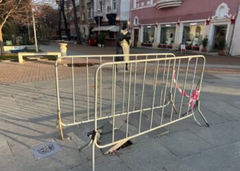 Пропадна част от площада с рибаря и златната рибка във Варна