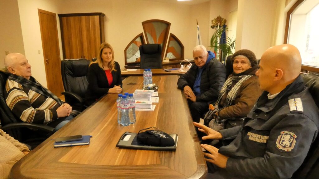 Кметът на район „Одесос“ разпространява информационни материали за превенция от измами при въвеждането на еврото.