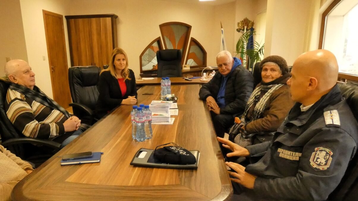 Кметът на район „Одесос“ разпространява информационни материали за превенция от измами при въвеждането на еврото.