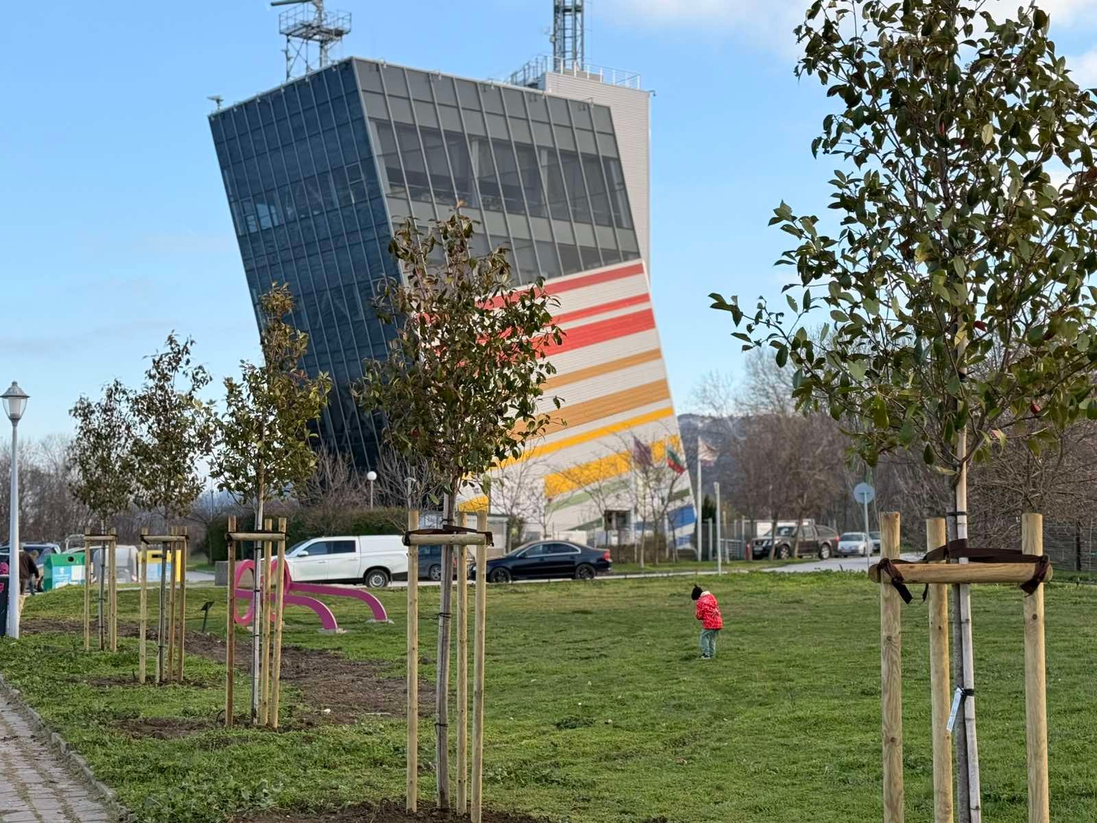 Засадени дървета в „Алеята на рока“ в Аспарухов парк – символ на участниците във Varna Rock Adventure