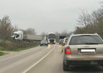 18-годишна жена загина при тежка катастрофа на Крайезерния път край Варна