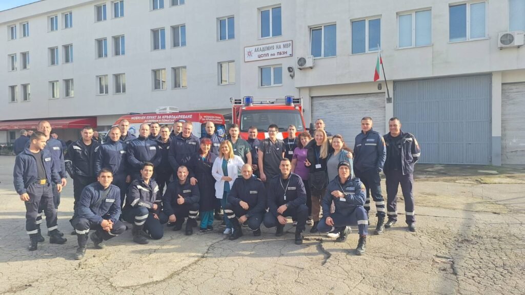 Пожарникари от Варна участват в коледна акция по кръводаряване в навечерието на празника