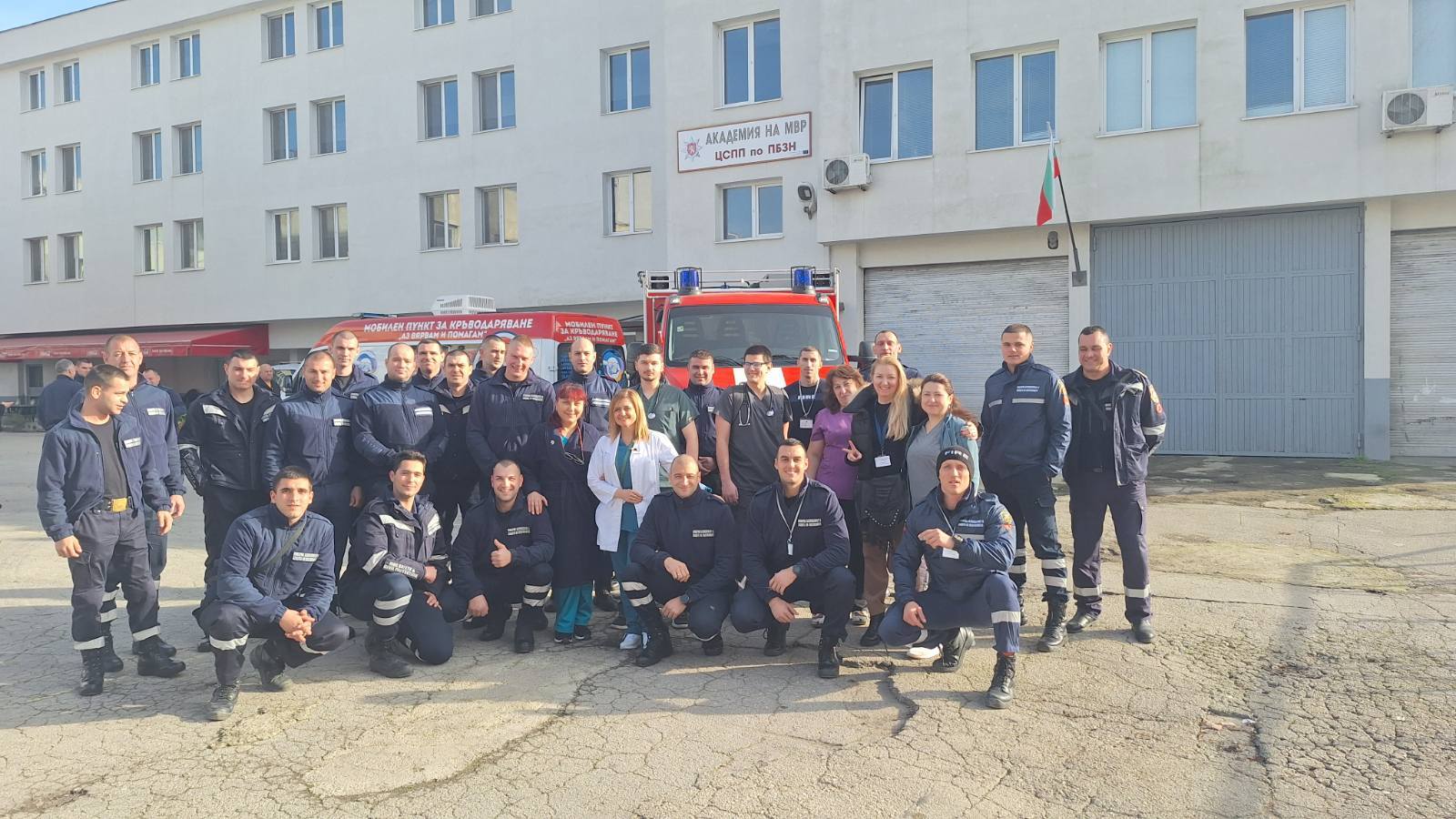 Пожарникари от Варна участват в коледна акция по кръводаряване в навечерието на празника