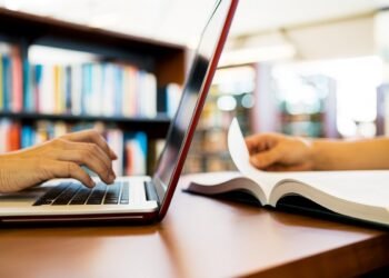 Модерен дигитален клуб в читалище с компютри, интерактивна дъска и пространство за обучение в община Белослав