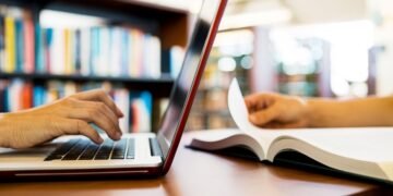 Модерен дигитален клуб в читалище с компютри, интерактивна дъска и пространство за обучение в община Белослав