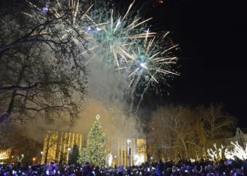 Коледната магия във Варна започва на Никулден: елхата грейва с празничен концерт