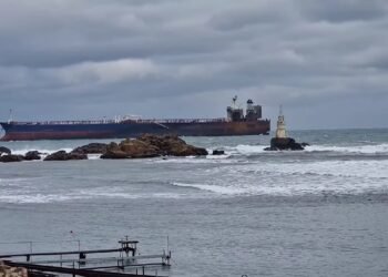 Военноморските сили с брифинг за евакуацията на екипажа на танкера „Кайрос“