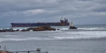 Военноморските сили с брифинг за евакуацията на екипажа на танкера „Кайрос“