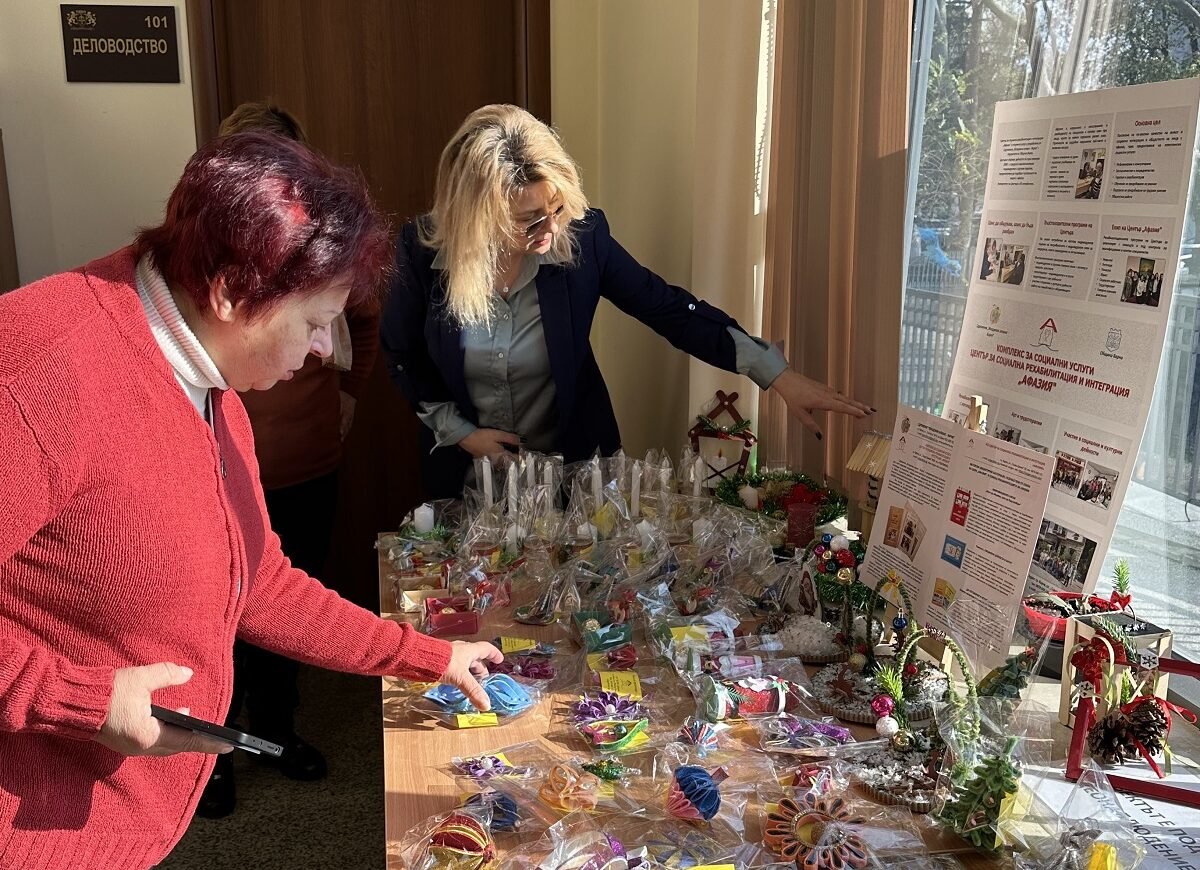 Коледен благотворителен базар в Административен съд – Варна в подкрепа на Център „Афазия“
