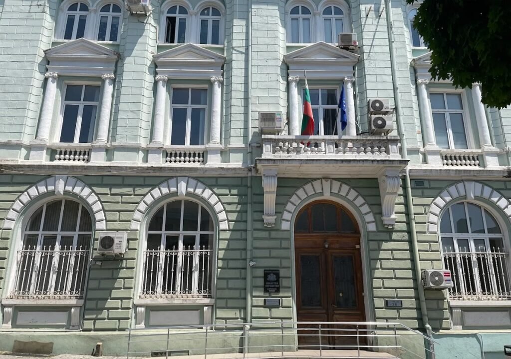 Сградата на Областна администрация – Варна, където се проведоха работни срещи по инициативата „12 стъпки към бъдещето на област Варна“.