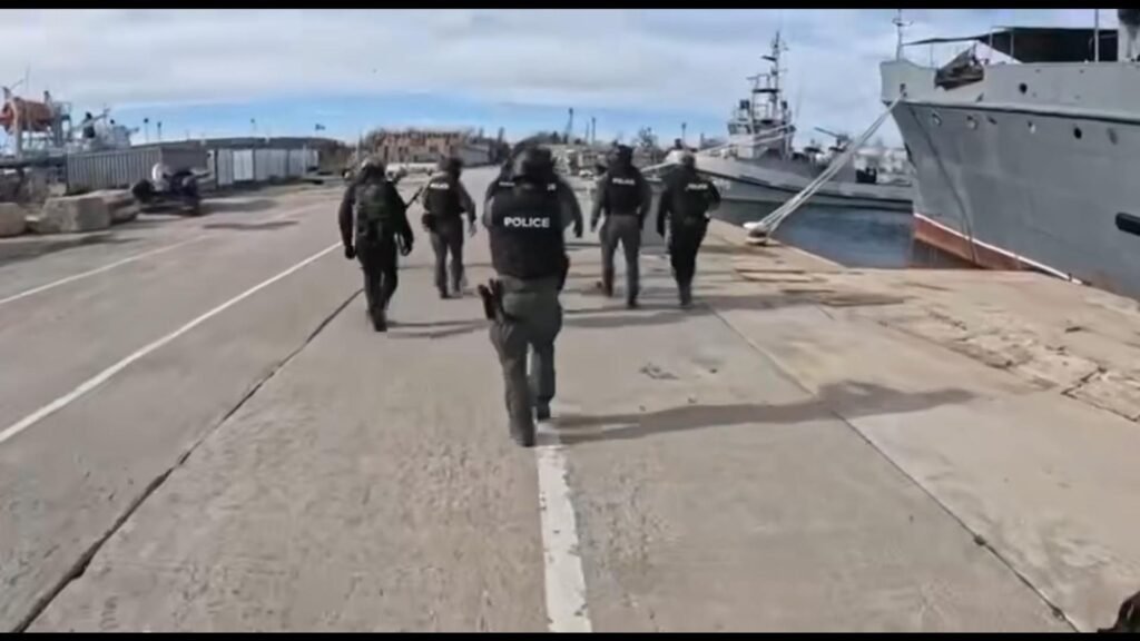 Служители на полицията и Военноморските сили провеждат съвместна тактико-специална подготовка във Варна.