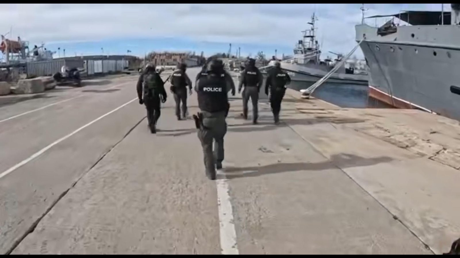 Служители на полицията и Военноморските сили провеждат съвместна тактико-специална подготовка във Варна.