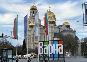 Полицейско присъствие и ограничено движение в централната част на Варна по време на празнични събития.