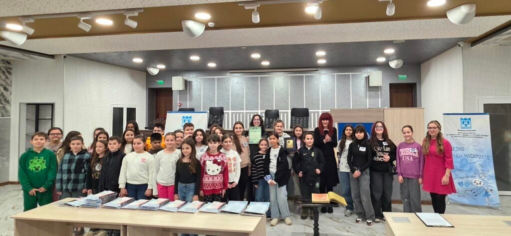 Ученици от община Провадия, отличени с наградата „Направих добрина“ 2025 по време на тържествена церемония