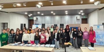 Ученици от община Провадия, отличени с наградата „Направих добрина“ 2025 по време на тържествена церемония