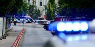 Полицейски служители от Варна при изпълнение на служебни задължения