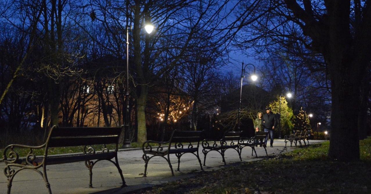 Нощно осветление в Морската градина на Варна след подмяна на лампите