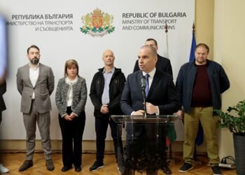 Гроздан Караджов: Изграждаме национална мрежа от бързи зарядни станции, електромобилите ще се зареждат за 15 минути