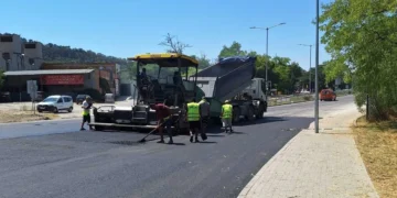 Риск от свличане спря ремонта на пътя “Аспарухово” – “Галата”