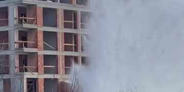 Зам.-кметът Димитър Кирчев е бил уверен от страна на „ВиК – Варна“, че се работи по отстраняването на аварията в кв. „Бриз“