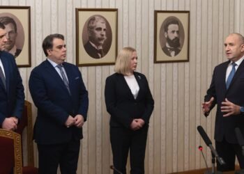 Румен Радев: Партиите в парламента трябва да се ангажират със законови промени, които да повишат доверието в изборния процес