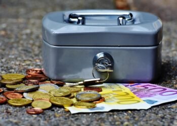 Банки отказват на непълнолетни обмяната на спестявания в левове, не е редно! (ВИДЕО)