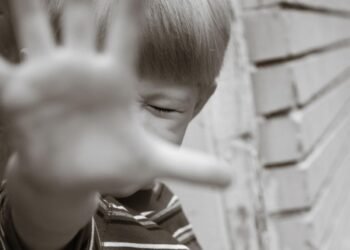 Младеж от Варна: Аз в класа си имам един болен, много го мразя! Всички в класа го бием всеки ден