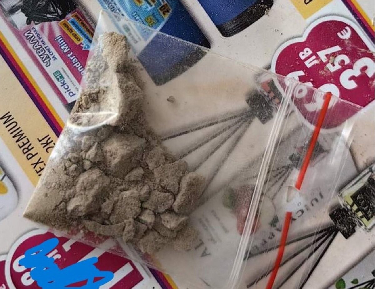 Четирима души са задържани при акция на ОДМВР – Варна срещу наркоразпространението. Открити са наркотици, везни и крадени вещи.