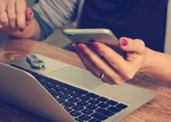 Варненка се жалва до институциите за неправомерно ограничаване на мобилна услуга и начисляване над договорен лимит (ВИДЕО)