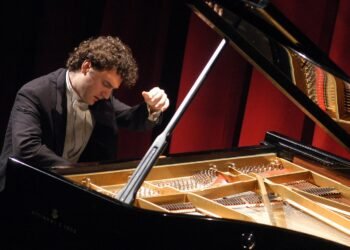 Безплатни майсторски класове по пиано и дирижиране с италиански музиканти във Варна