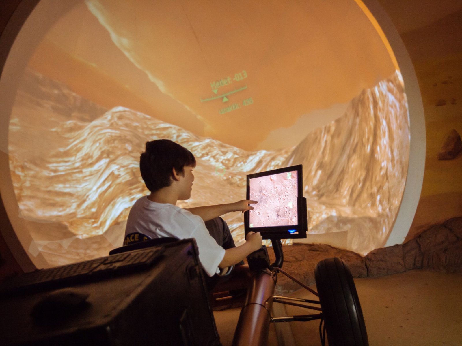 Ученици участват в симулация на космическа мисия в Space Camp Türkiye