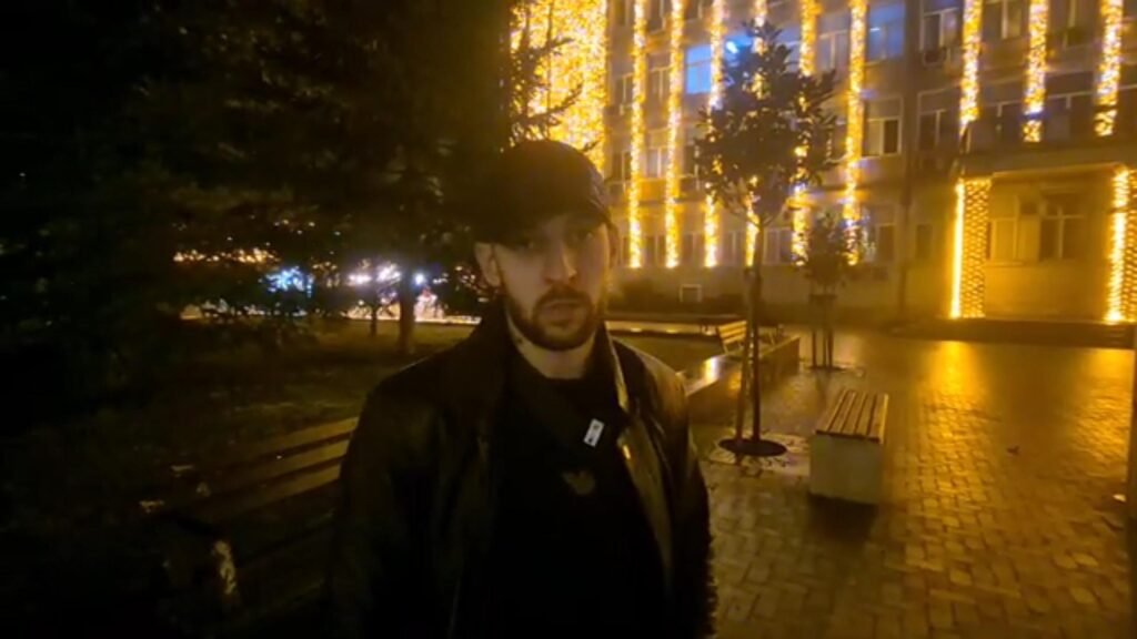 Близки на загиналите по време на протест и бдение за жертвите на катастрофата на ул. „Дрин“ във Варна.