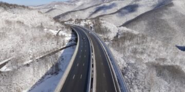 Шофьорите да тръгват с автомобили, готови за зимни условия. Утре прогнозите са за валежи от дъжд и сняг, възможни са поледици