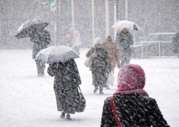 Опасно време на 11 януари: оранжев и жълт код за силен вятър и снеговалежи