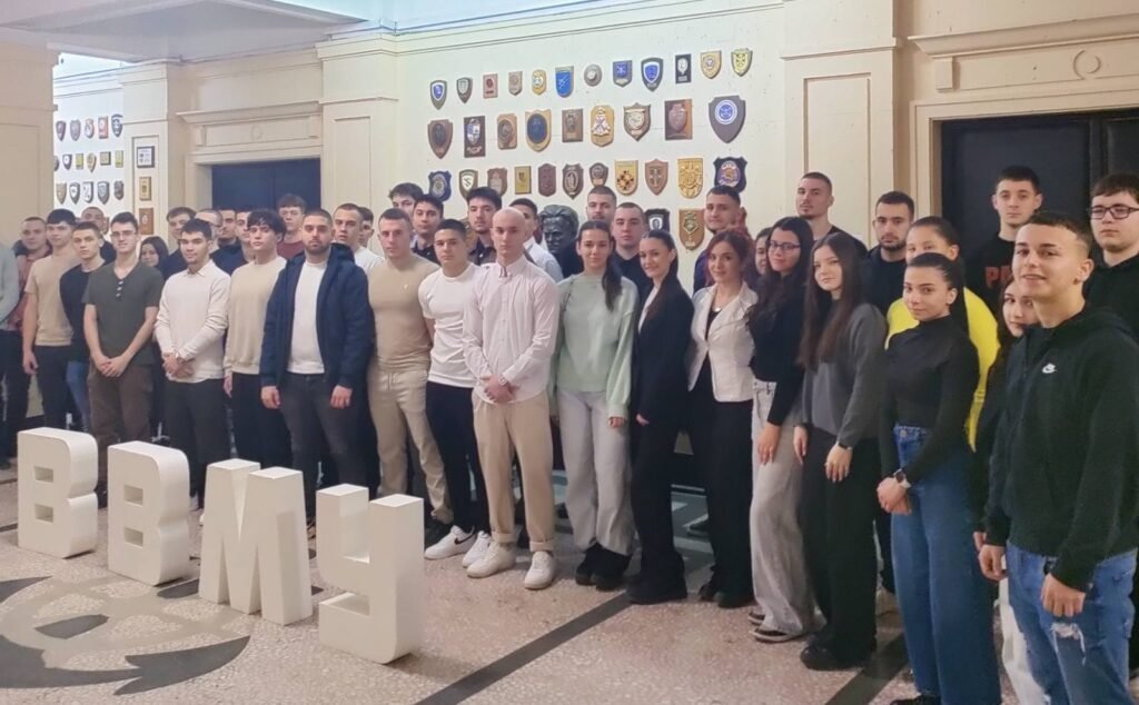 Курсанти във ВВМУ „Н. Й. Вапцаров“ по време на официална церемония във Варна