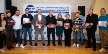 Строители, архитекти и инженери от Варна премериха майсторство във винопроизводството (ВИДЕО)