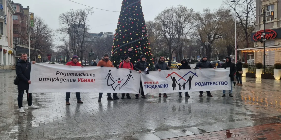 Бащи излизат на протест пред 01 РУ – Варна заради намеса на полицията в съдебен режим