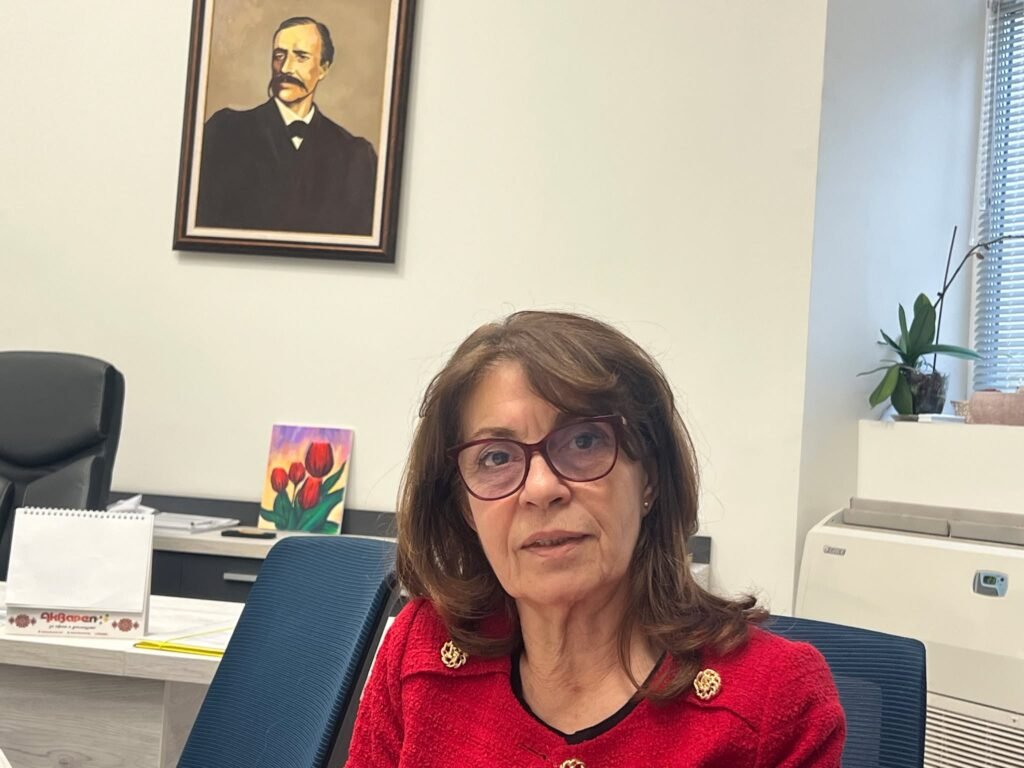 директор Жечка Георгиева във Варненската търговска гимназия