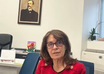 директор Жечка Георгиева във Варненската търговска гимназия