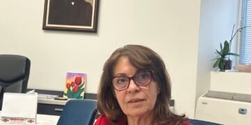 директор Жечка Георгиева във Варненската търговска гимназия