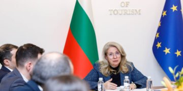 Министър Ирена Георгиева на среща с туристическия бранш преди старта на сезона