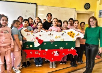 Варненка със златни ръце и деца с добри сърца от Девня изработиха уникална карта на България в помощ на болно момиче (ВИДЕО)