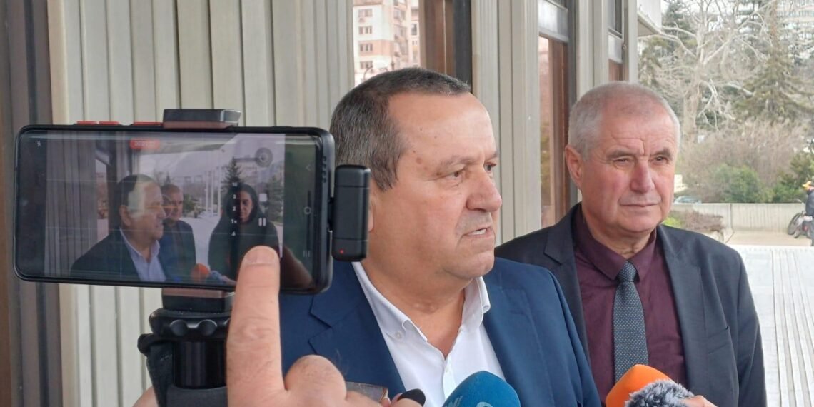 Във Варна: Адемов гарантира пенсиите и социалните плащания