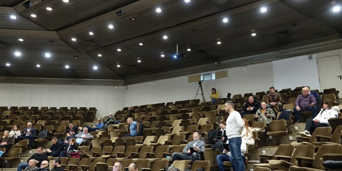 Черноморският младежки център във Варна на ръба на срока