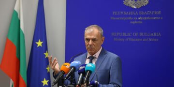 Министър Игнатов: Няма да допуснем предизборна агитация в българските училища