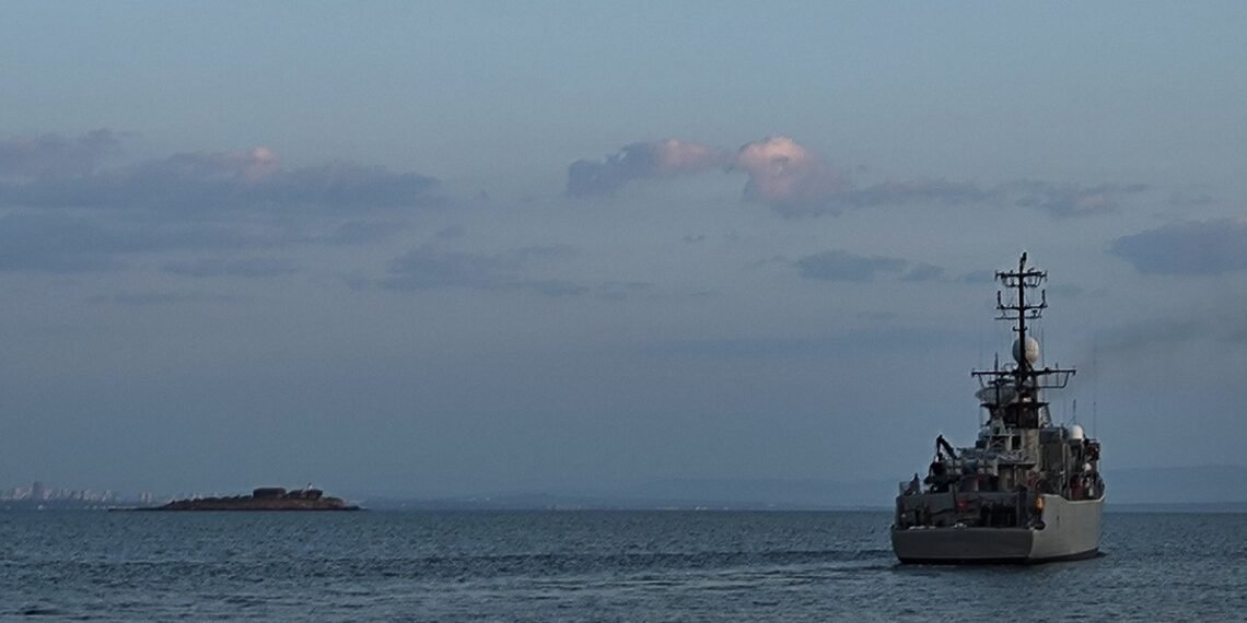 Екипаж на фрегатата „Дръзки“ от състава на ВМС се включи в операцията по търсене и спасяване на риболовния кораб