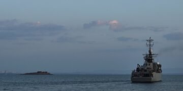 Екипаж на фрегатата „Дръзки“ от състава на ВМС се включи в операцията по търсене и спасяване на риболовния кораб