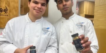 Студенти от ВУМ – Варна създадоха подправки с древни индийски билки за медитация (ВИДЕО)